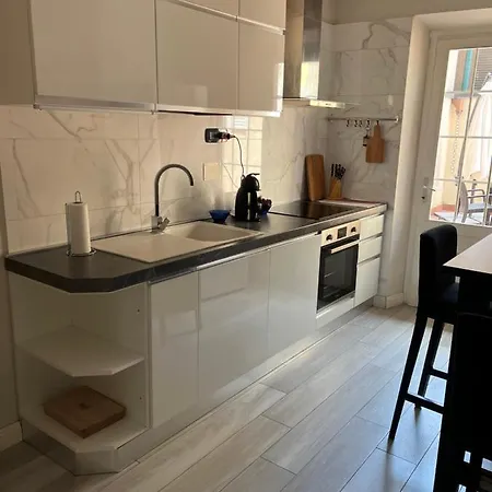 Grazioso In Zona Centrale. *